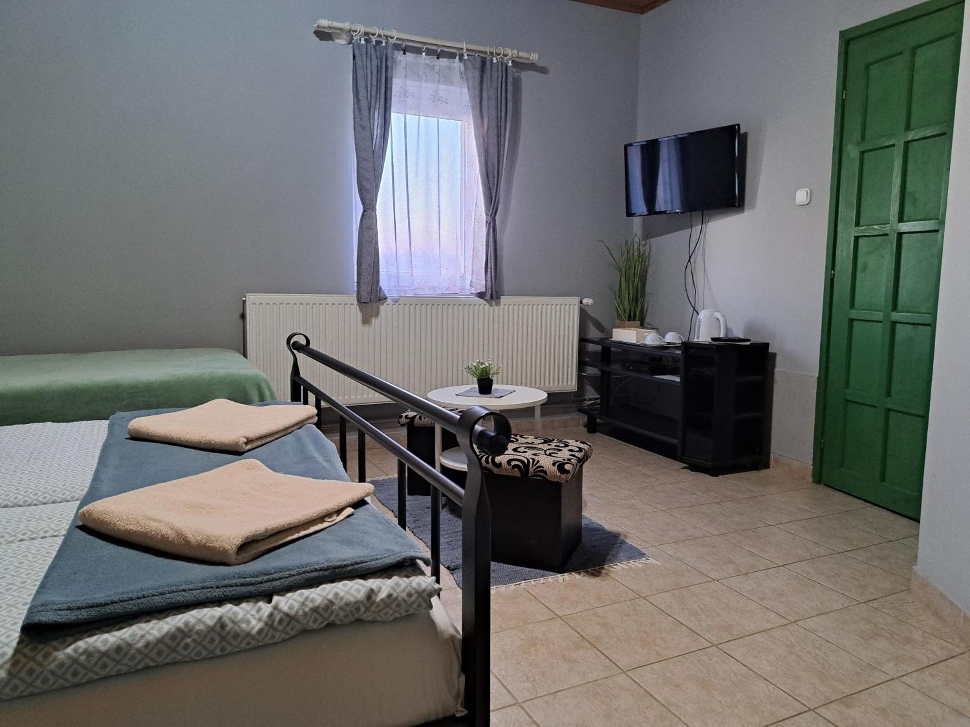 Kisdiofa Panzio Es Vendeglo Bed and Breakfast Vajdácska Eksteriør billede