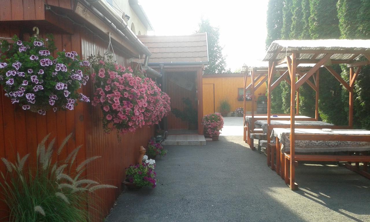 Kisdiofa Panzio Es Vendeglo Bed and Breakfast Vajdácska Eksteriør billede